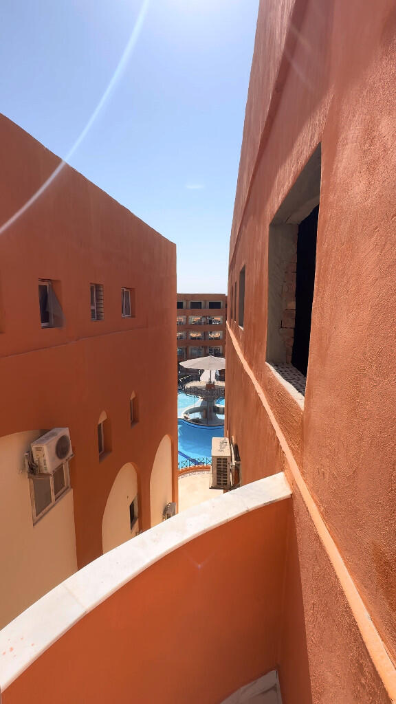 7eb02fb226472394ec5e356c9ce7ca4b Studio for sale in Hurghada at Oasis Resort with sea view