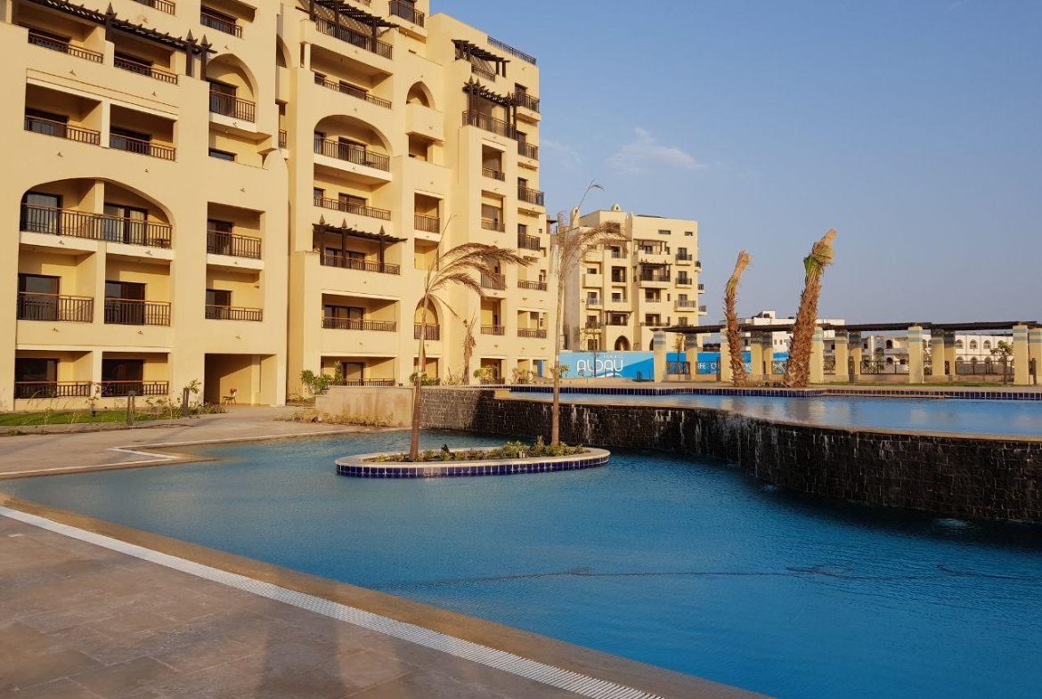 ALDAU Heights residential building and pool in Hurghada